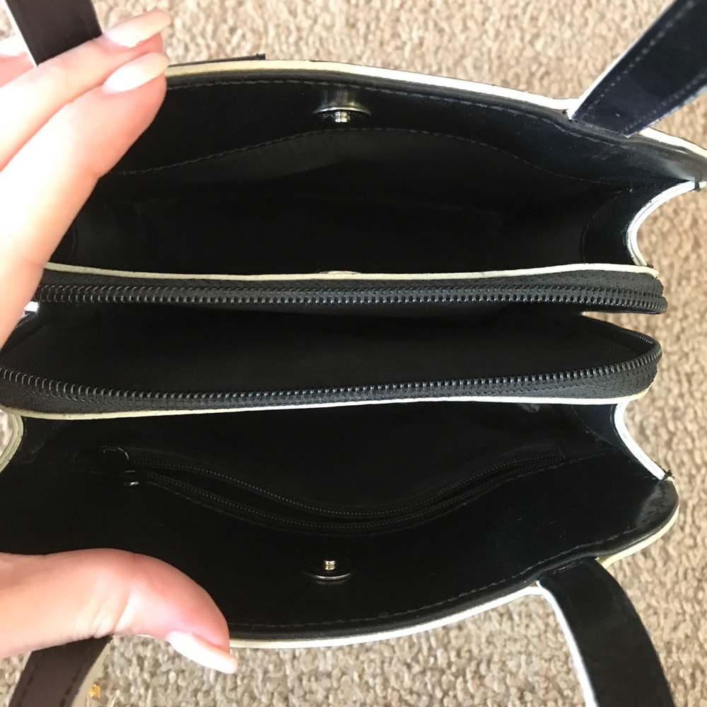 Guess Purse - Picture 3 of 6